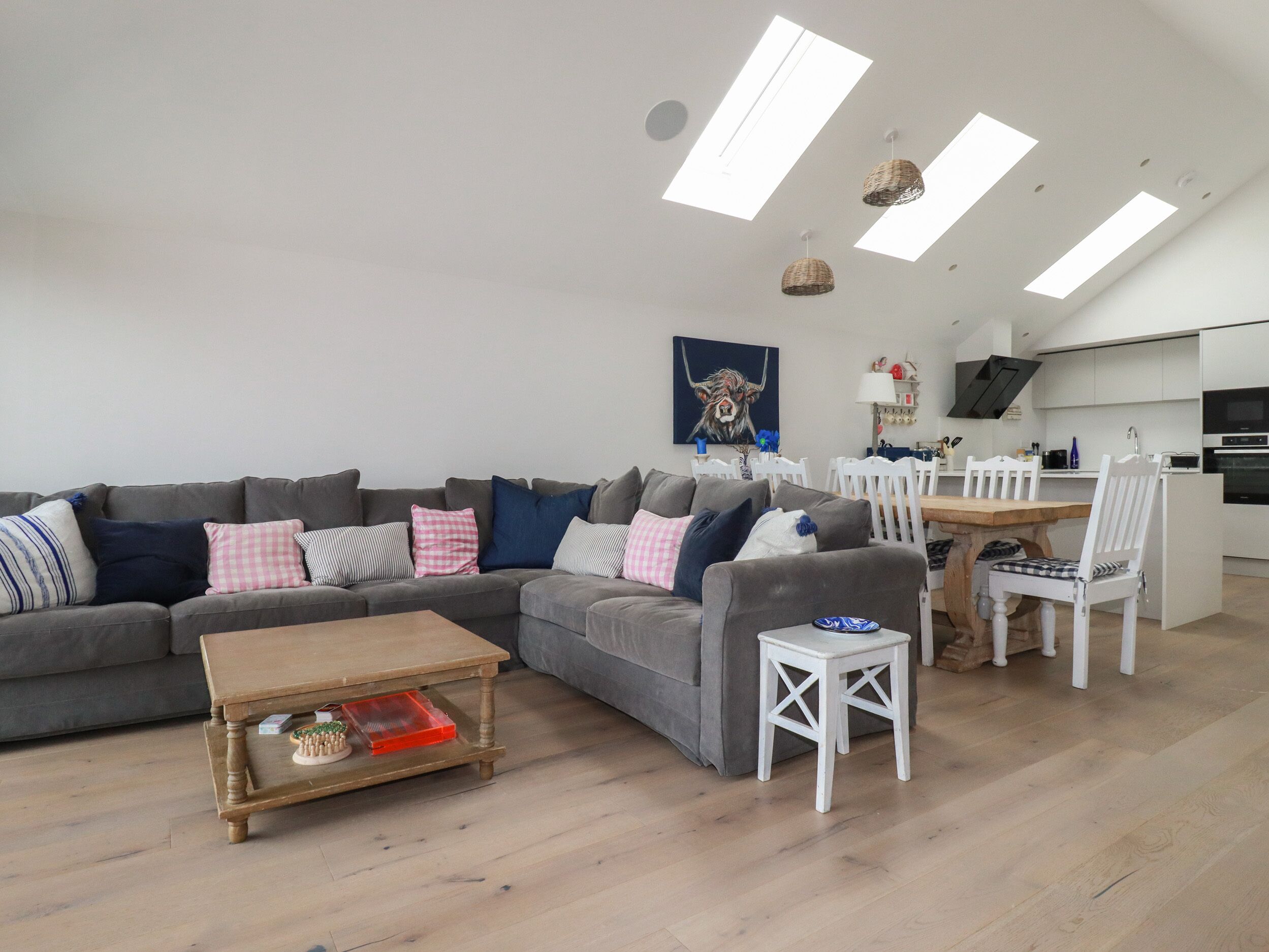 5 LONGSHORE, family friendly, character holiday cottage in Newquay