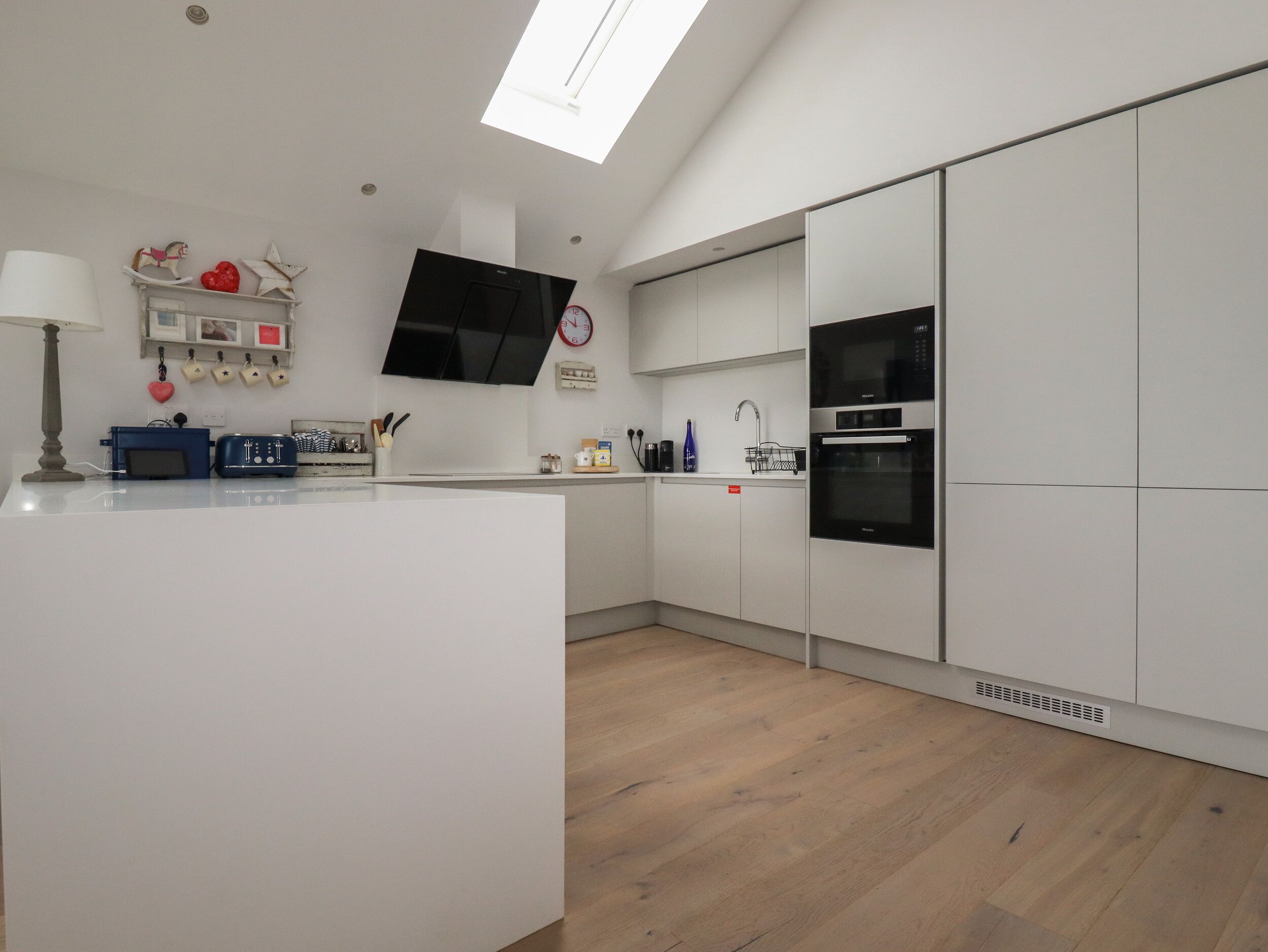 5 LONGSHORE, family friendly, character holiday cottage in Newquay