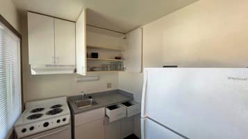 冰箱、微波炉、烤箱、炉灶