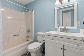 Kylpyamme, hiustenkuivaaja, pyyhkeet