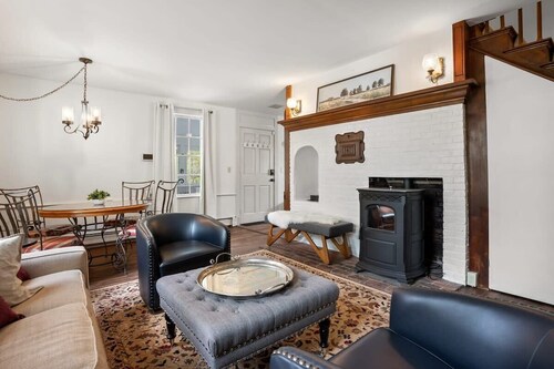 Federal on Exeter | Circa 1805 | Pet-Friendly