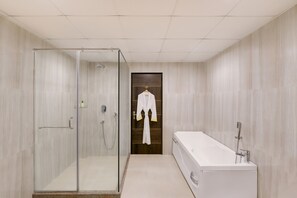 Executive Suite | Bathroom | Towels - Span Inn Suites Manali (Manali)