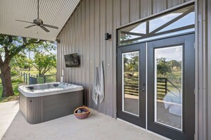 Unclassified image, 5 of 47, button