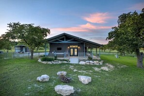 Exterior - Circle A Ranch, Hot tub, Pet Friendly (Fredericksburg)