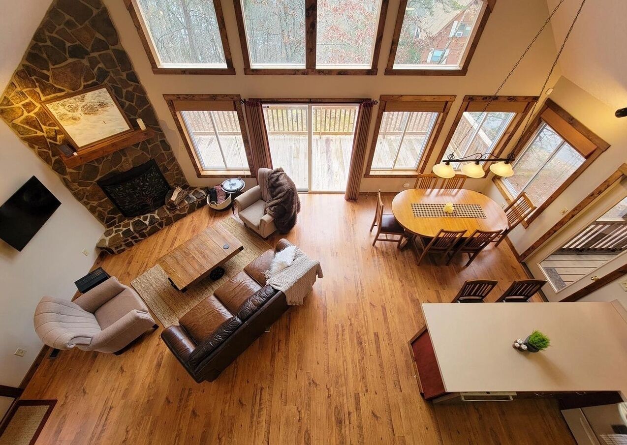 Mountain Chalet Getaway by Bryce Resort  l  Screened In Porch  l  WiFi