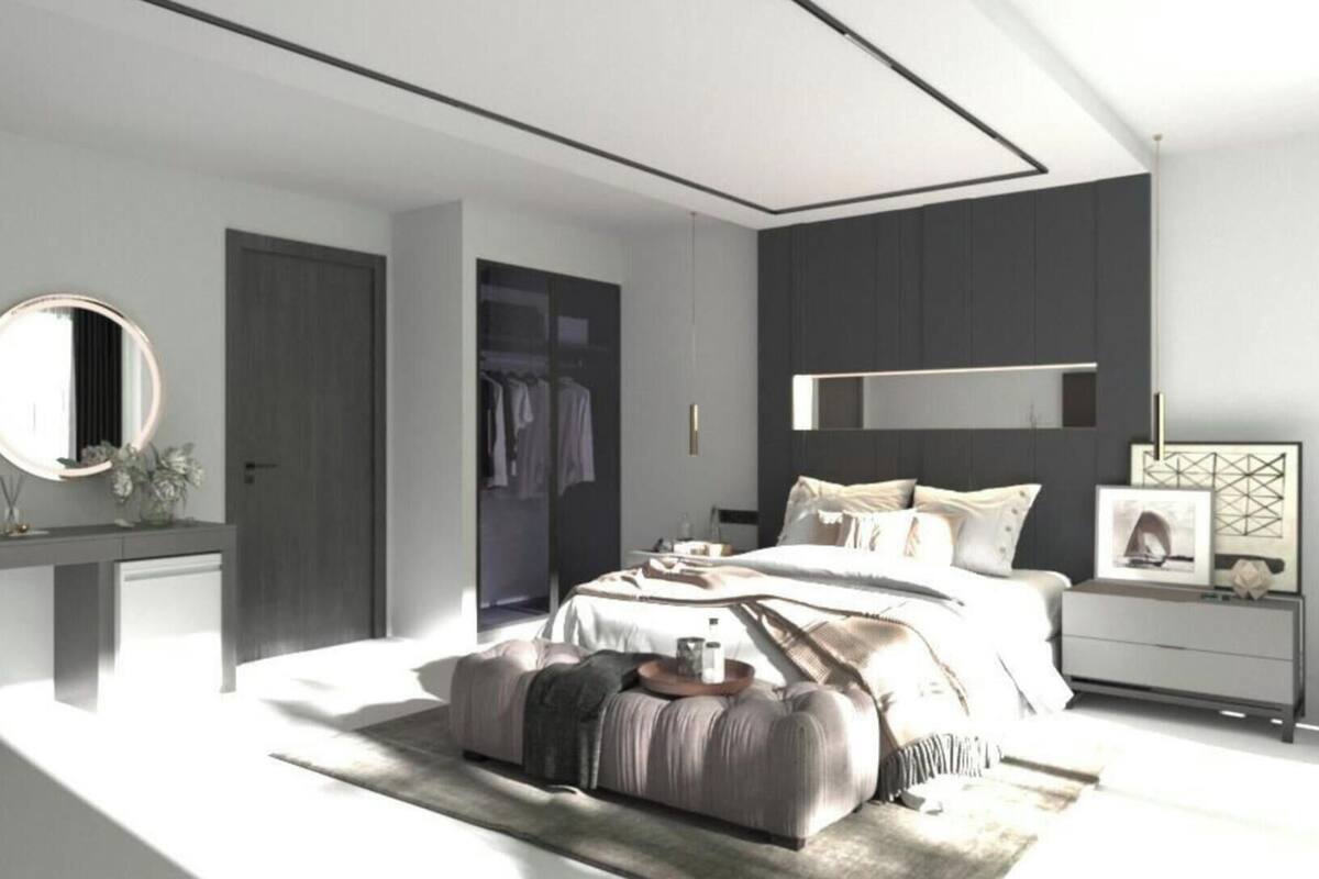 Une chambre à coucher moderne avec un lit, des tables de chevet, un miroir et une armoire.