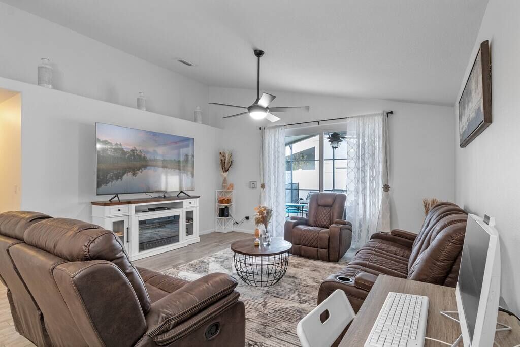 Wonderful Weston Hills Villa SE Facing Pool