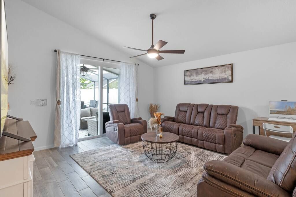 Wonderful Weston Hills Villa SE Facing Pool