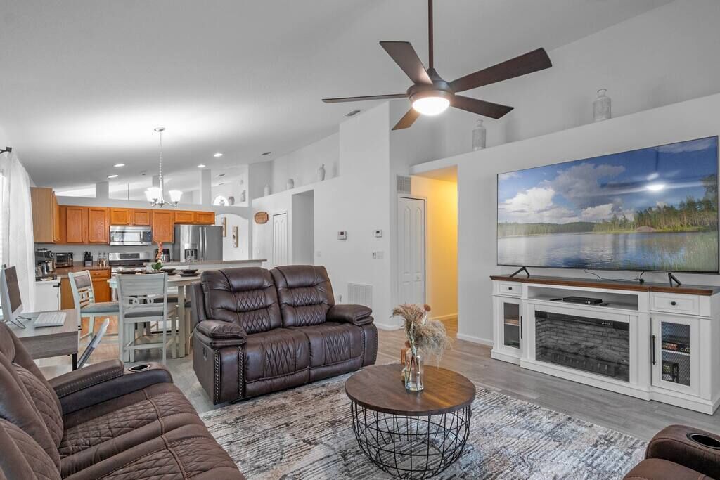 Wonderful Weston Hills Villa SE Facing Pool