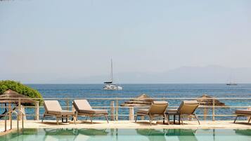 Outdoor pool, pool umbrellas, sun loungers