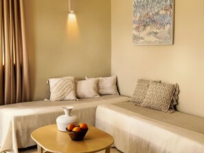 Suite of Reflection | Ropa de cama de alta calidad, colchones con acolchado adicional, minibar