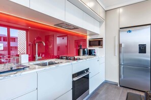 Fridge, microwave, oven, stovetop