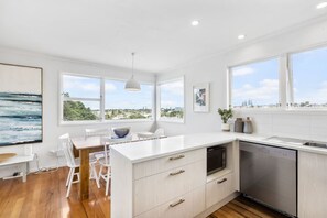 Fridge, microwave, oven, stovetop - 3/4 Beach Road, Castor Bay, Auckland 0620 (Auckland North Shore)