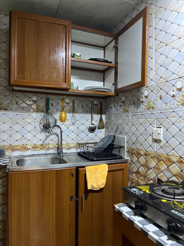 Fridge, microwave, stovetop, electric kettle