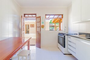 Private kitchen - GB09 Ótima Casa 6 Quartos a 50m da Praia (Camaçari)