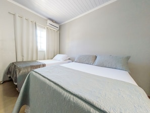 Basic Room | Free WiFi, bed sheets - Pousada Boschetti (Gramado)