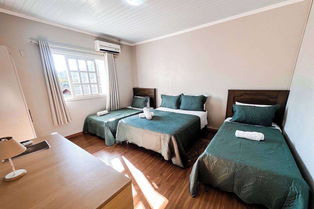 Economy-Vierbettzimmer | Kostenloses WLAN, Bettwäsche