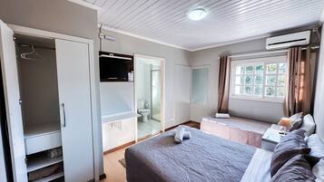 Quarto básico | Wi-Fi de cortesia, roupa de cama
