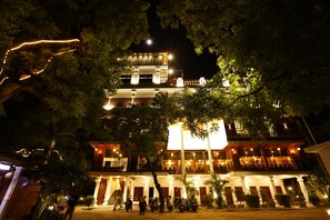 Front of property - evening/night - J Hotel (Jaffna)