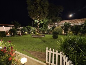 Garden - J Hotel (Jaffna)