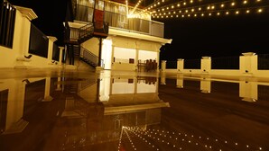 إطلالة على المدينة من المنشأة