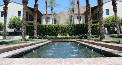 Desert Oasis Studio #B, Steps from Pool!