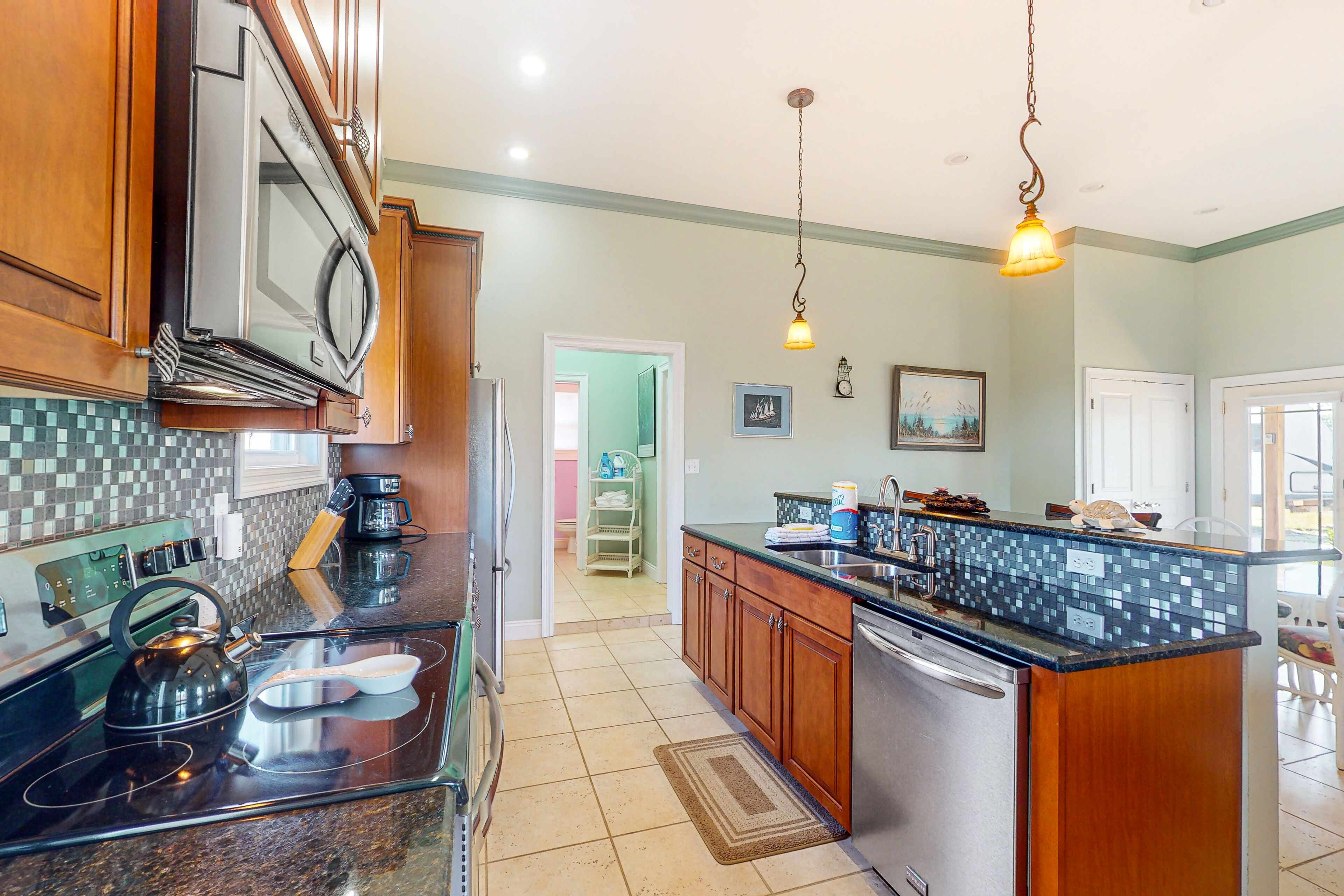 雪櫃、微波爐、焗爐、爐具