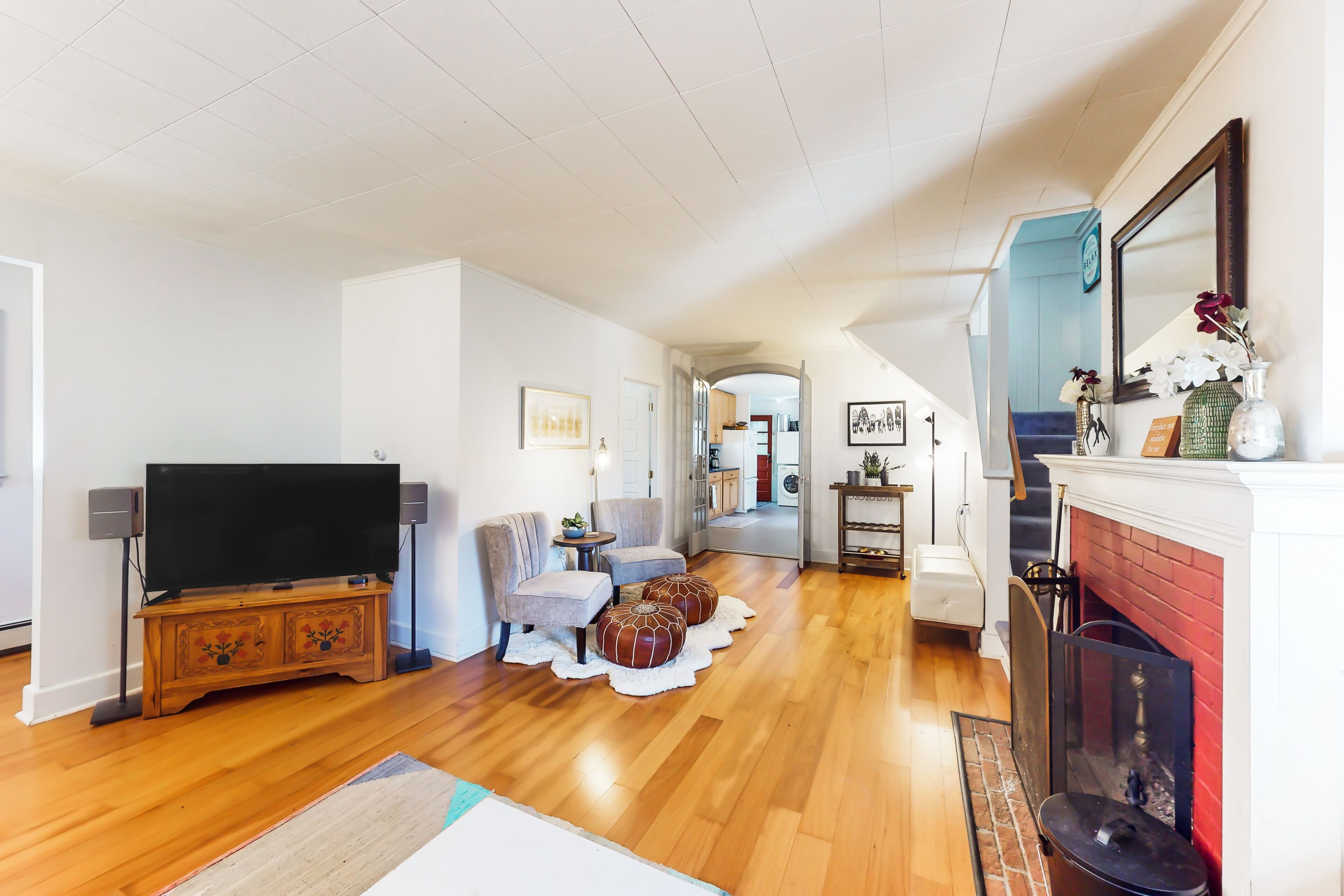 Historic hideaway near the water with a spacious deck, beach gear, & firepit