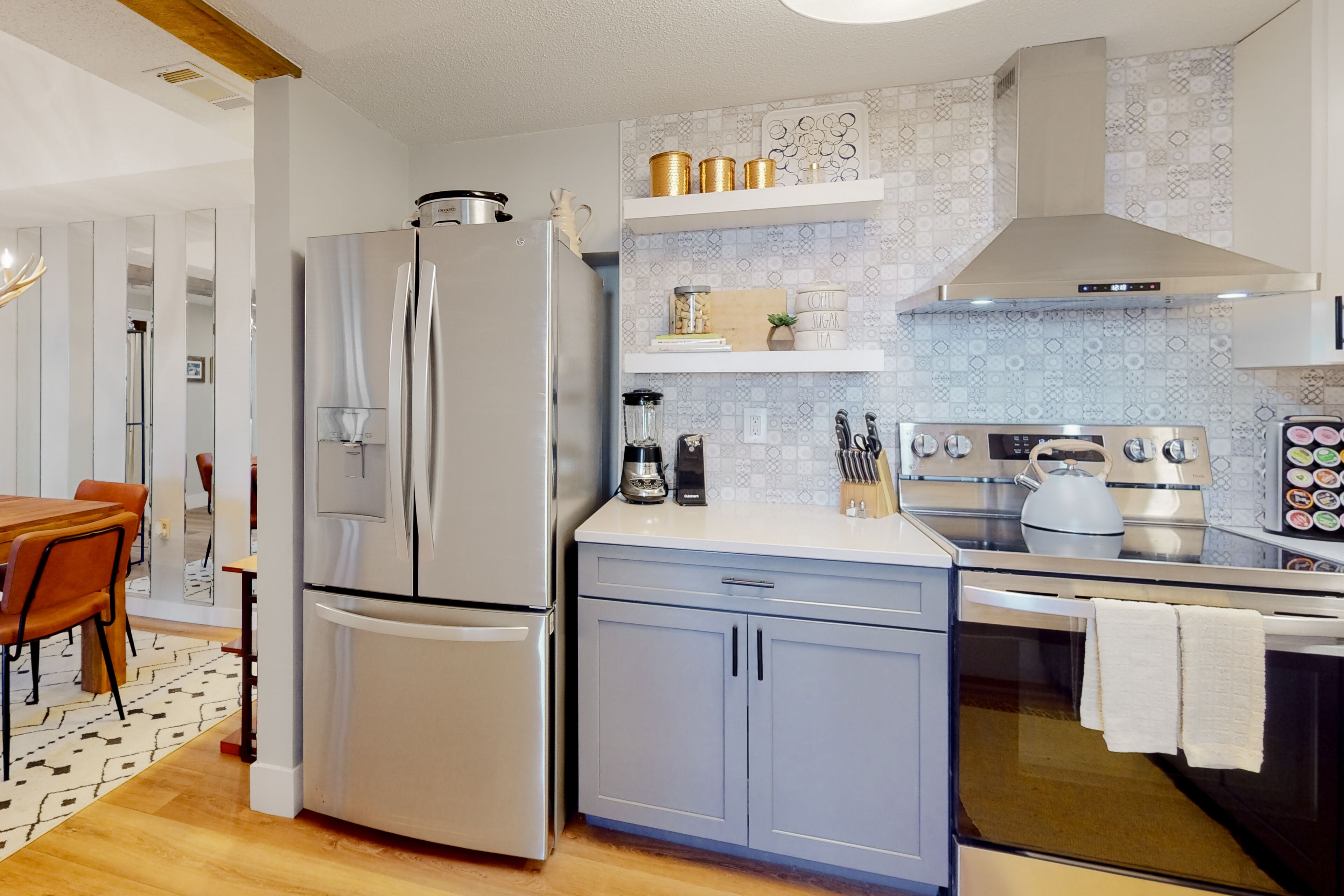 8th-floor ski & mtn-view condo with heated pool, hot tub, gym, fireplace