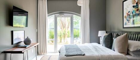 8 habitaciones, escritorio, tabla de planchar con plancha y wifi