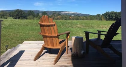 Luxury retreat w/ private deck, garden, firepit on organic farm