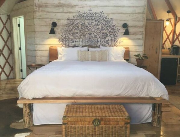 1 bedroom, desk, iron/ironing board, travel cot