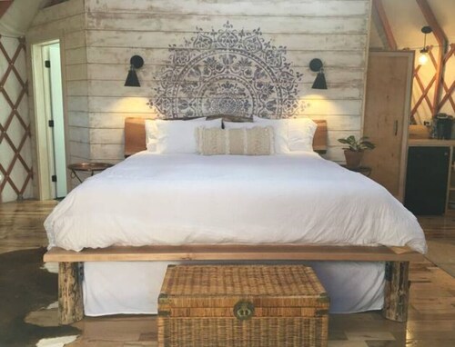 Luxury retreat w/ private deck, garden, firepit on organic farm