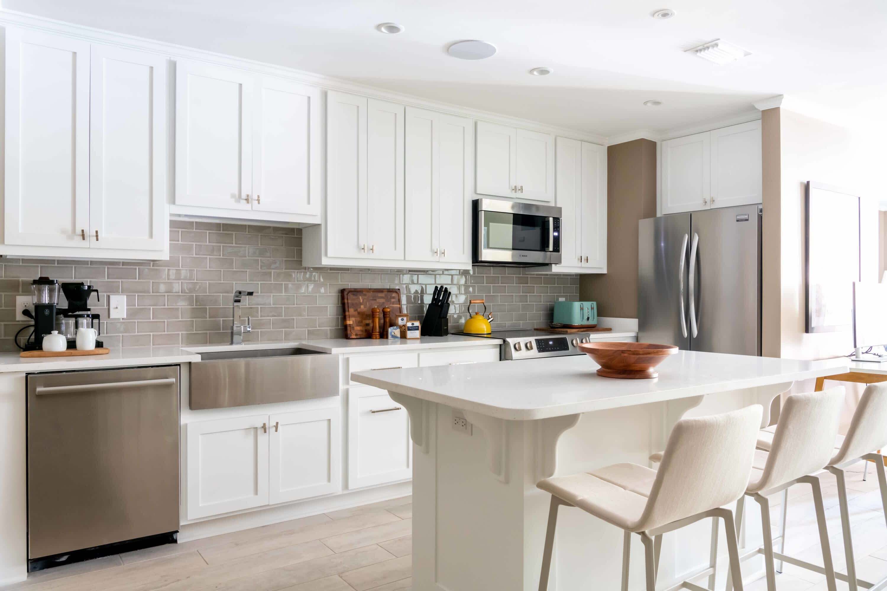 K ühlschrank, Mikrowelle, Ofen, Herdplatte