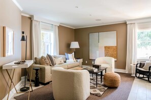 Télévision, chaîne hi-fi, espaces bureaux