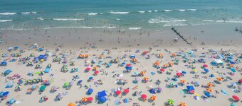 Winter Getaway! 4BR Steps to Beach & Boards!