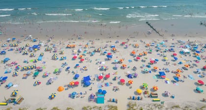 Winter Getaway! 4BR Steps to Beach & Boards!