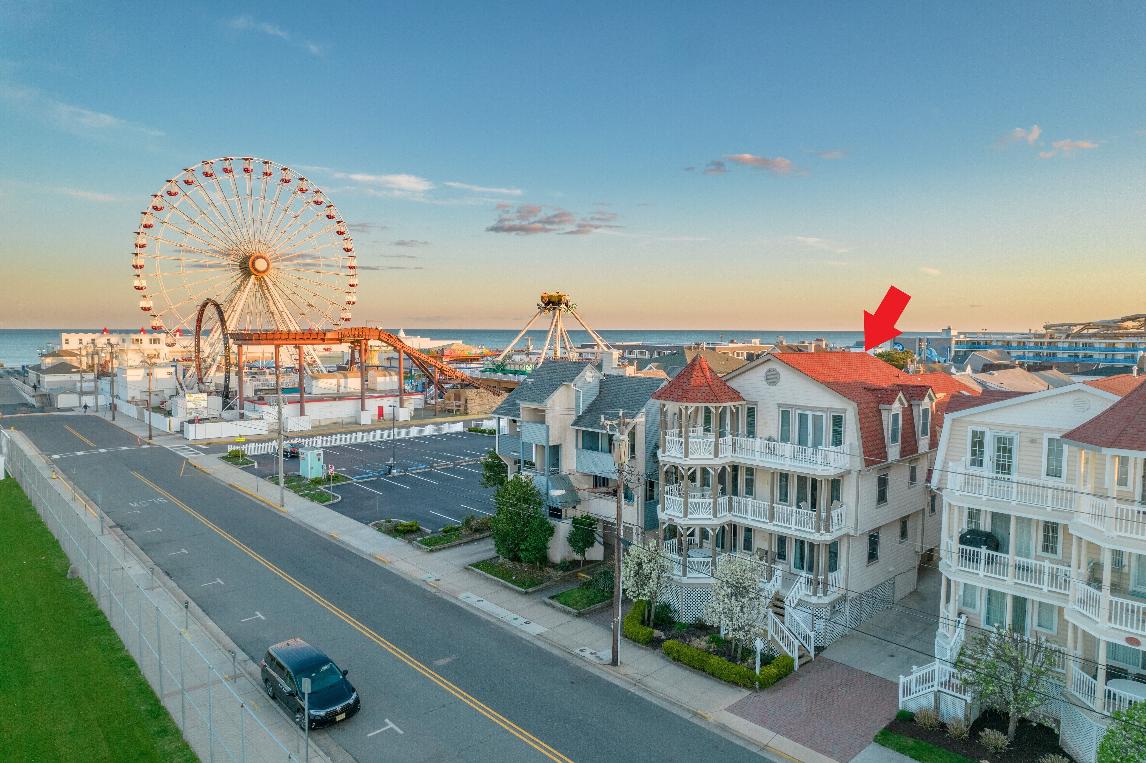 Fall Specials! 4BR Steps from the Beach & Boards