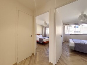 2 bedrooms, in-room safe, iron/ironing board