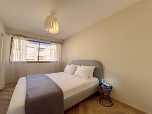 2 bedrooms, in-room safe, iron/ironing board