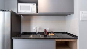 Apartamento conforto | Cozinha privada | Geladeira, micro-ondas, cooktop, cafeteira/chaleira