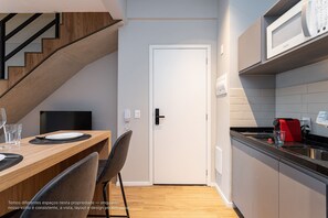 Design-Maisonette | Eigene Küche | Kühlschrank, Mikrowelle, Herdplatte, Wasserkocher mit Kaffee-/Teezubehör