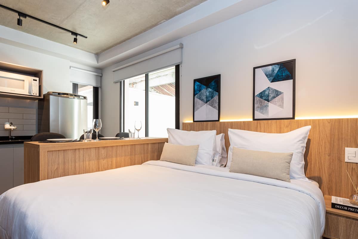 1 bedroom, individually decorated, individually furnished