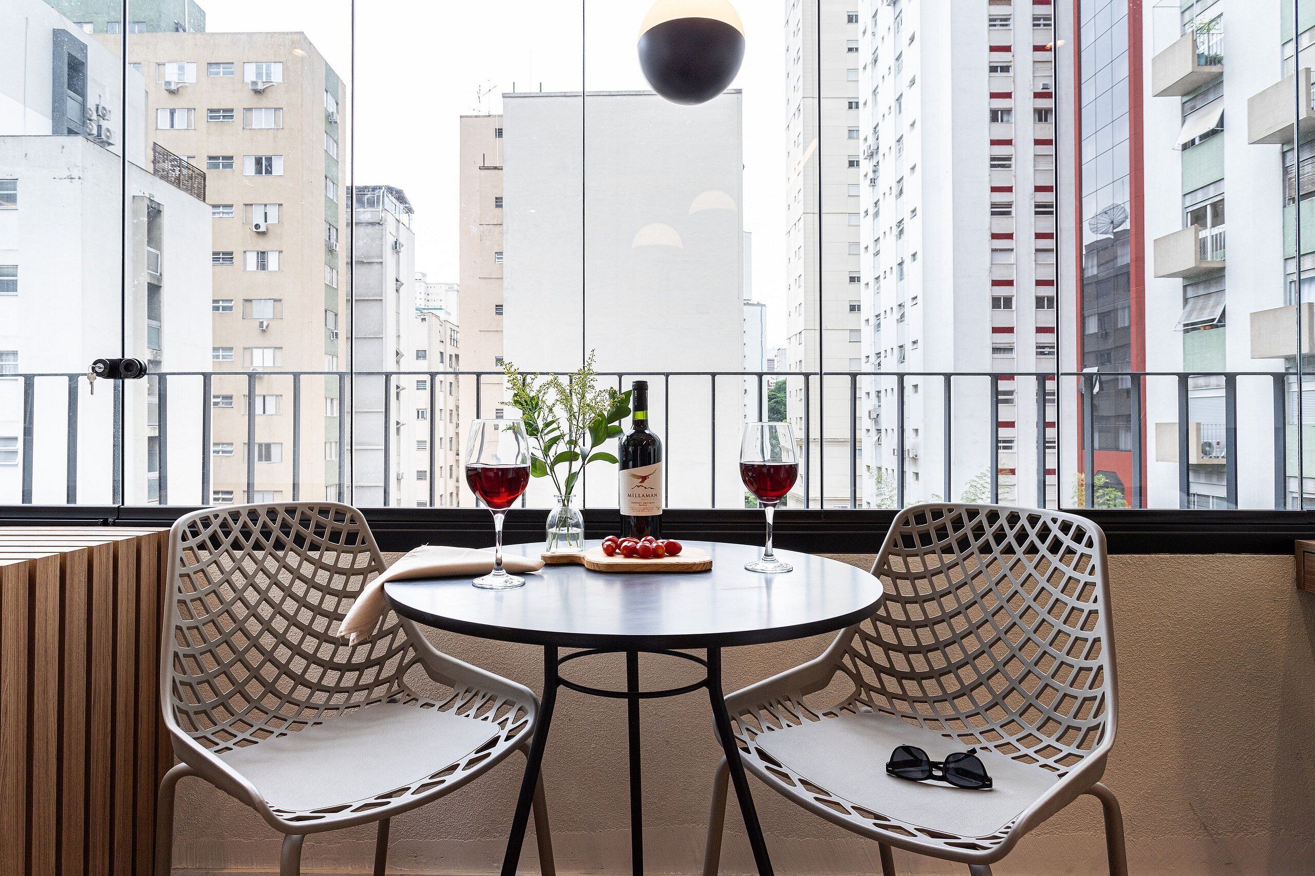 Executive Studio | Dining