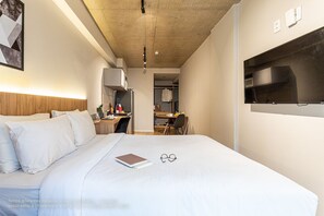 エグゼクティブ スタジオ | 客室ごとに異なる装飾、客室ごとに異なるインテリア、アイロン / アイロン台、WiFi (無料)