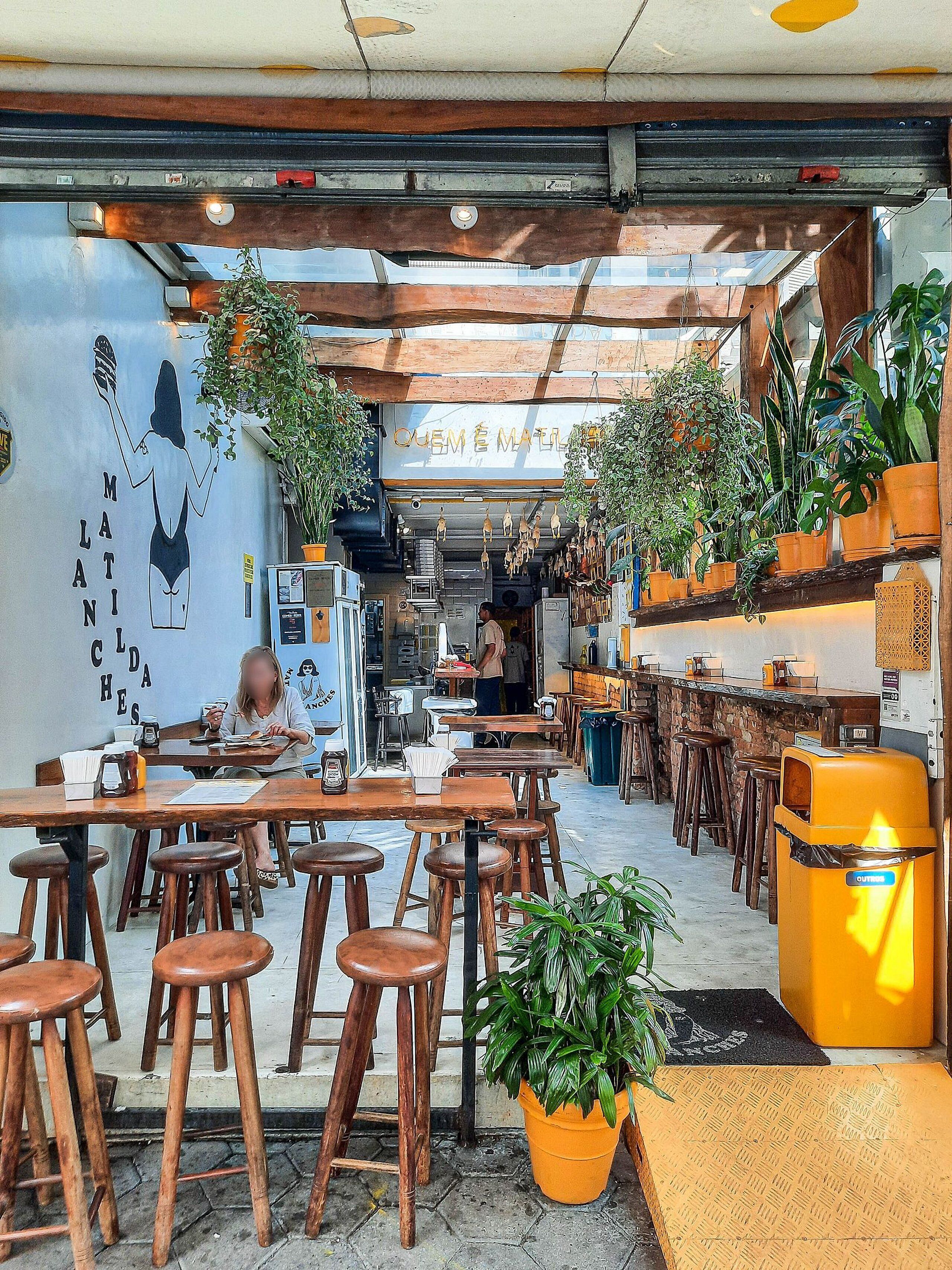 Studio Junior | Tempat makan outdoor