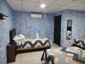 Habitación cuádruple Deluxe | Wifi gratis y ropa de cama