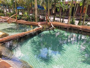 6 piscinas al aire libre