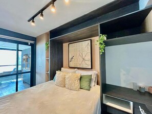 Desk, WiFi, bed sheets