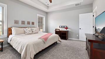 5 Schlafzimmer, Schreibtisch, Bügeleisen/Bügelbrett, WLAN